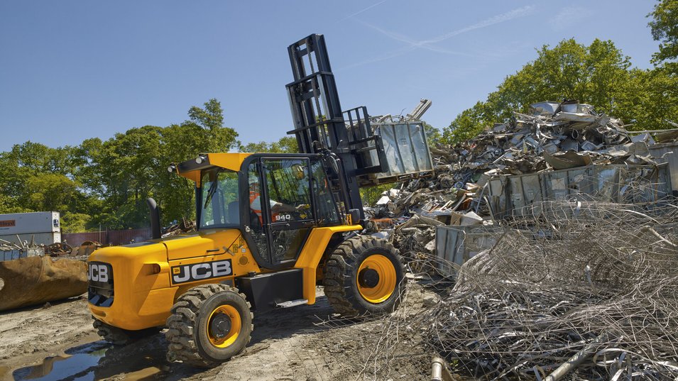 How a Heavy-Duty Forklift Solves Key Needs Around the Jobsite